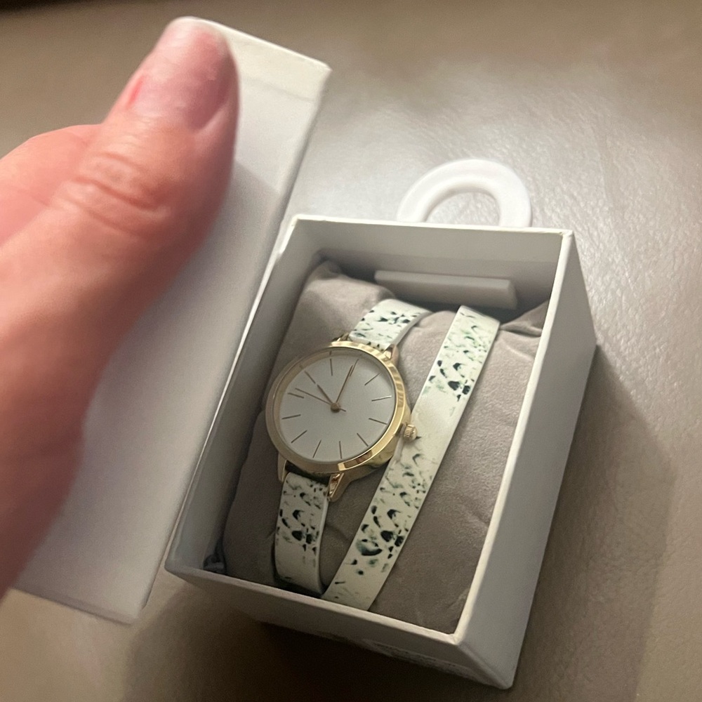 Terrazzo /Marble Patterned Double-Wrap Floral White and Gold Watch